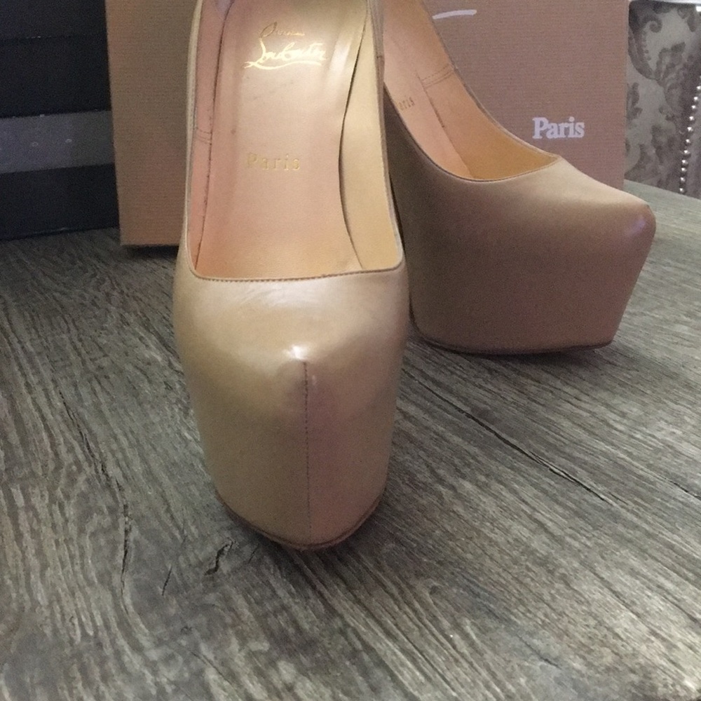 louboutin nude platform